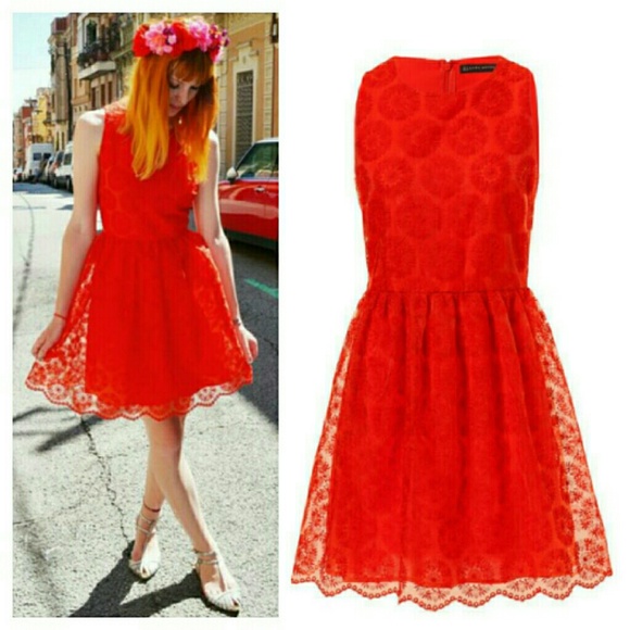 COPY - Zara Fantasy Lace Dress - Picture 2 of 4